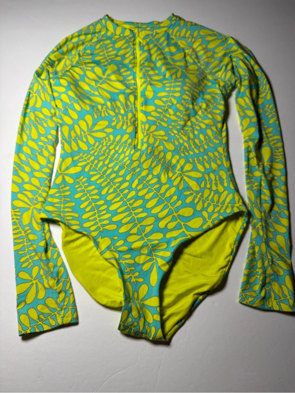 Trina Turk Trellis Front Zip Long Sleeve Surf Paddle Suit Size Large